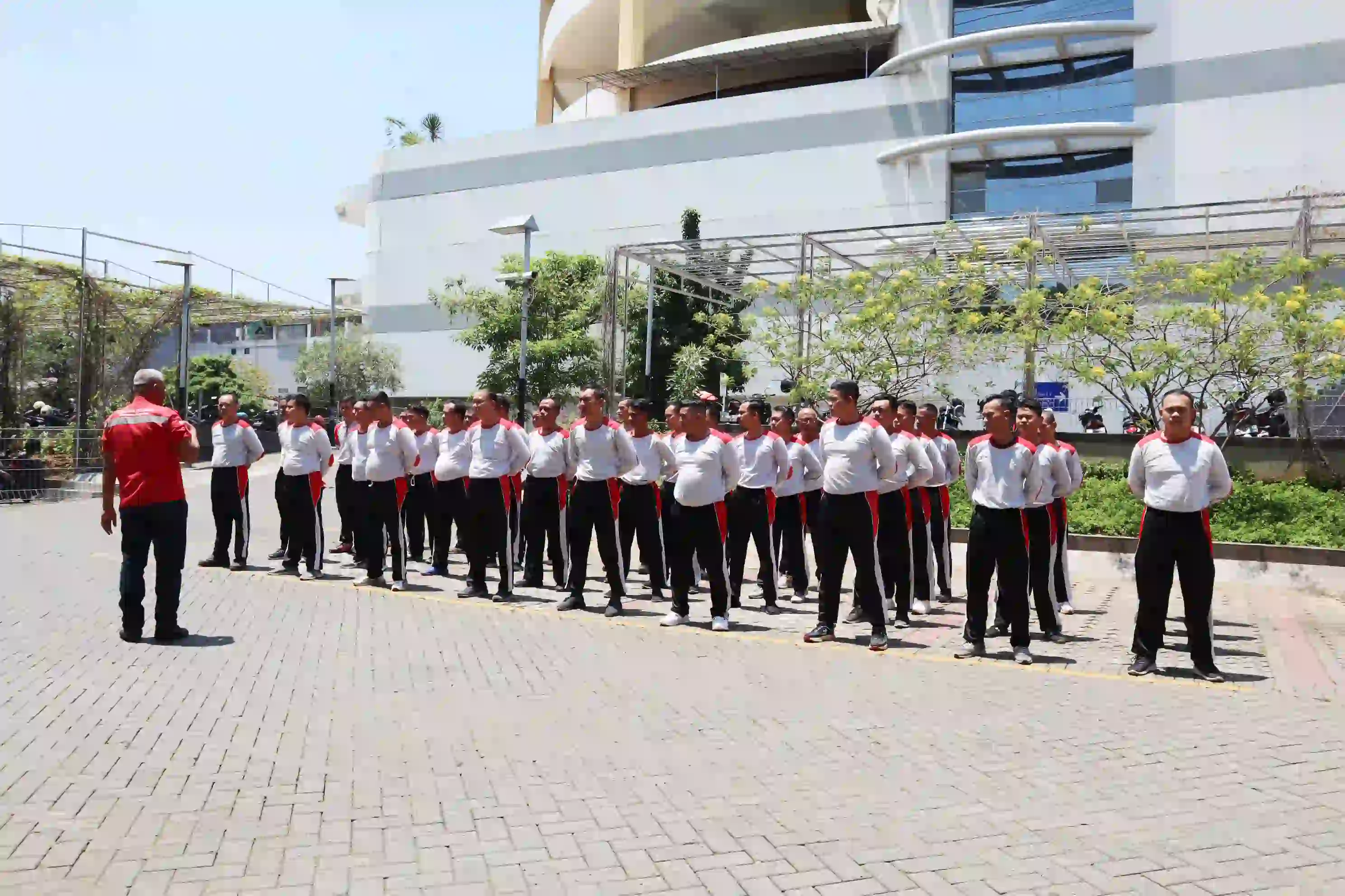 perbedaan satpam dan security